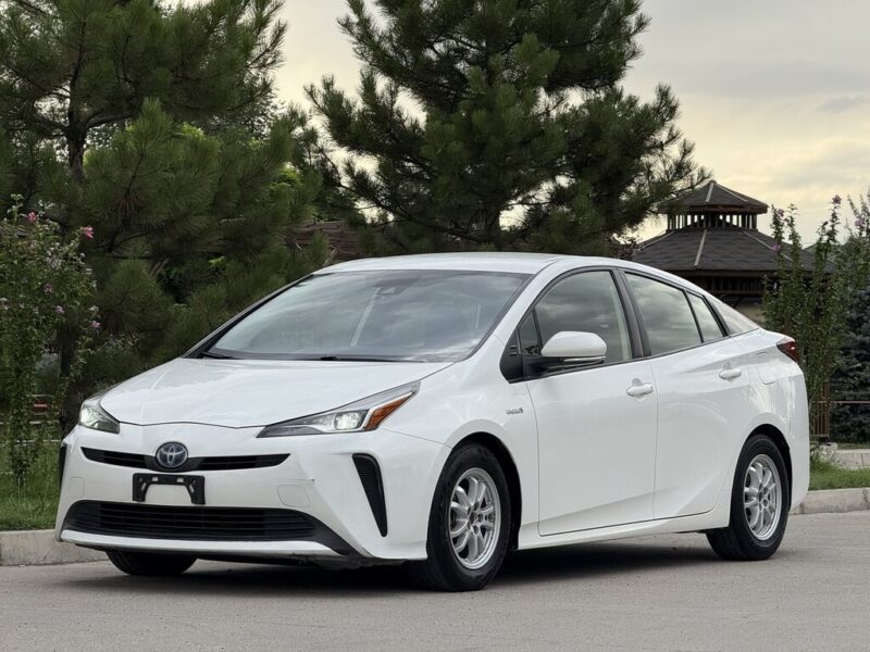 Toyota Prius Хэтчбек