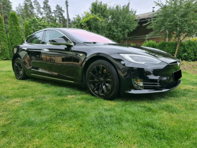 Tesla Model S Лифтбек