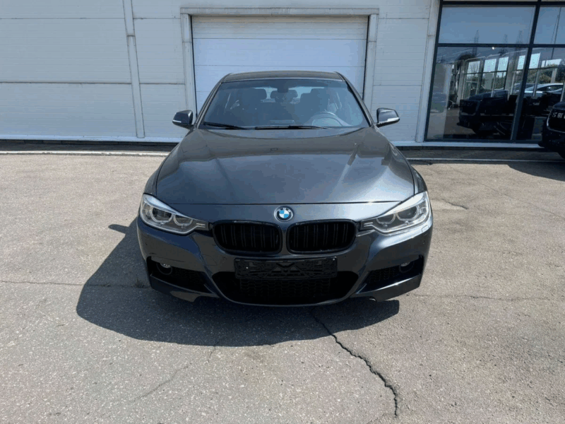 BMW 320i Седан
