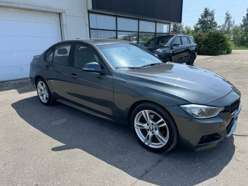BMW 320i Седан