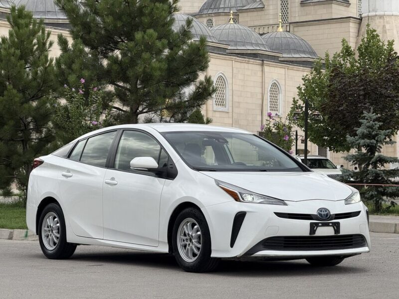 Toyota Prius Хэтчбек