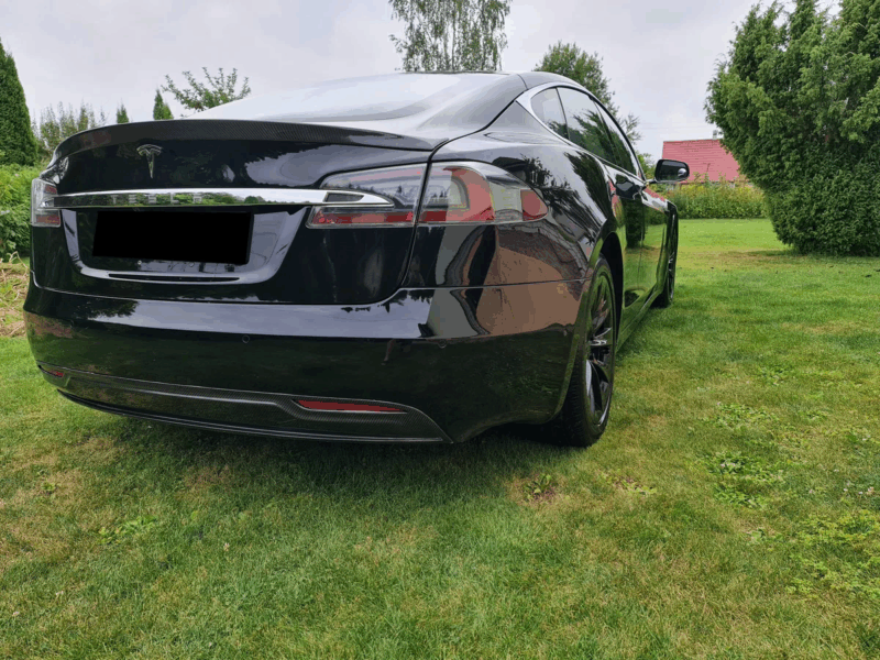 Tesla Model S Лифтбек