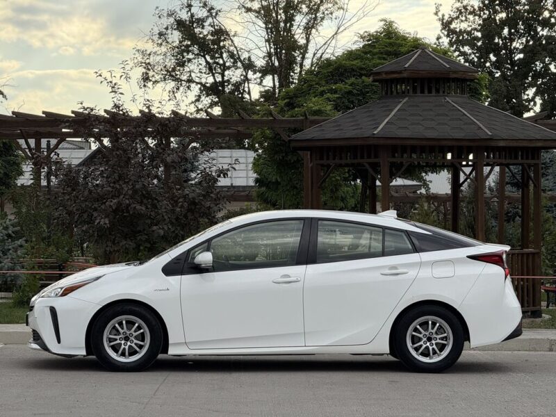 Toyota Prius Хэтчбек