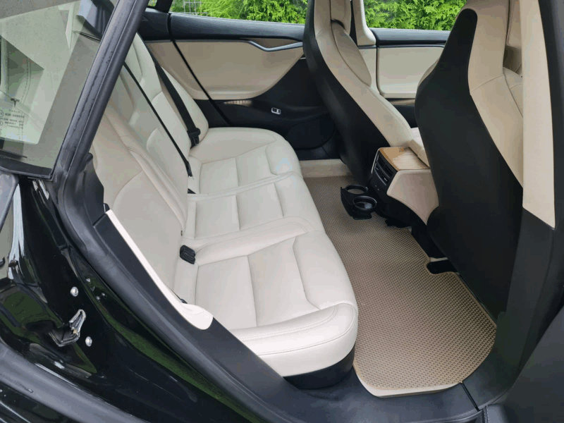 Tesla Model S Лифтбек