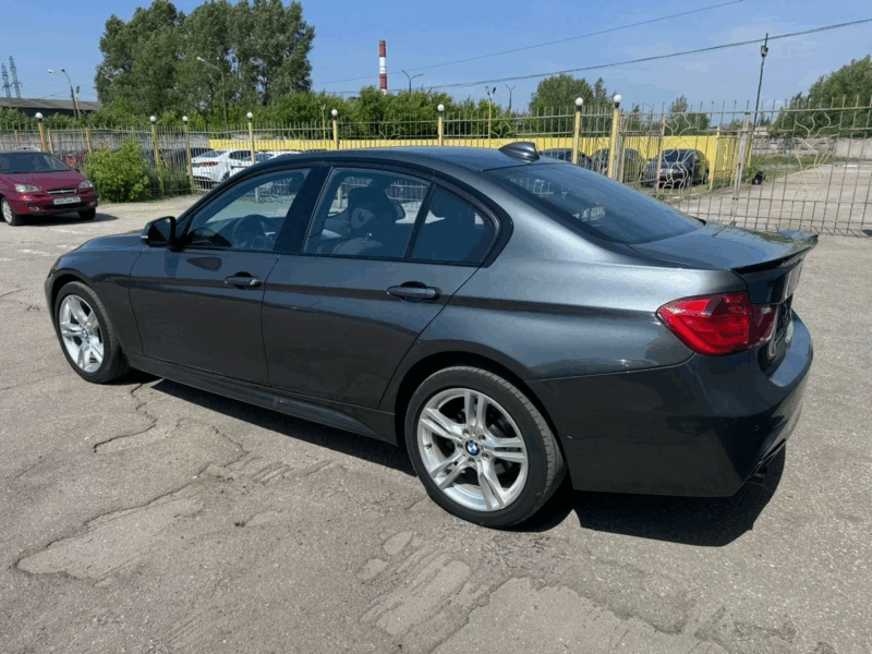 BMW 320i Седан