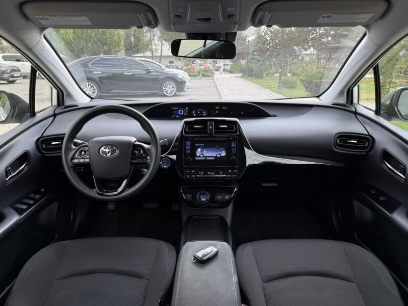 Toyota Prius Хэтчбек