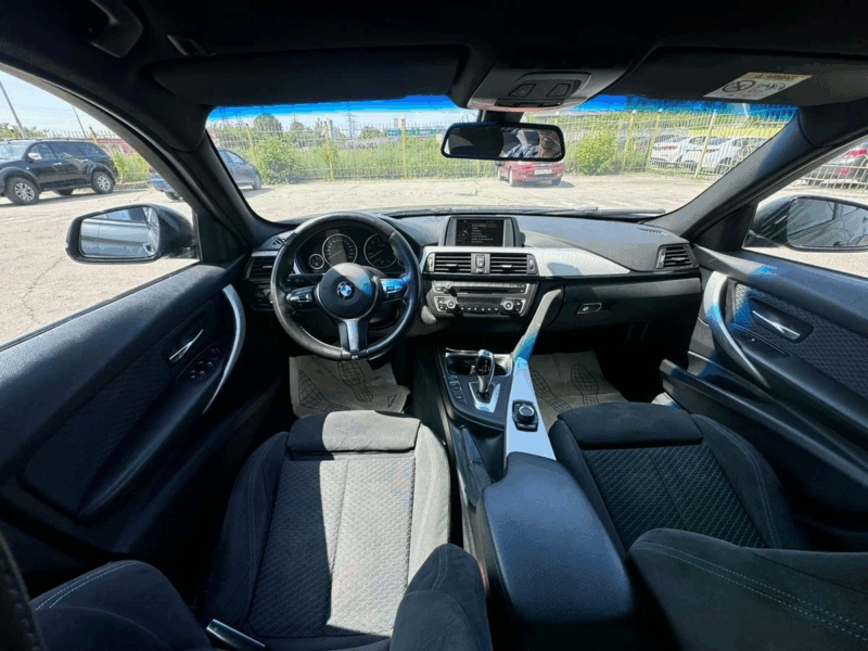 BMW 320i Седан